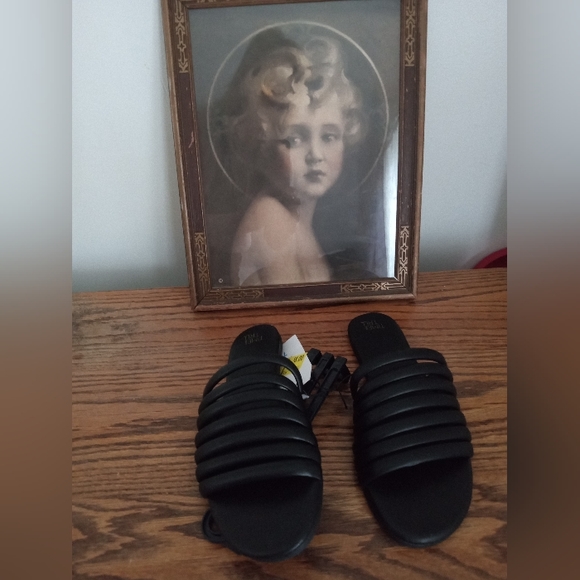 Sandals - Picture 3 of 4